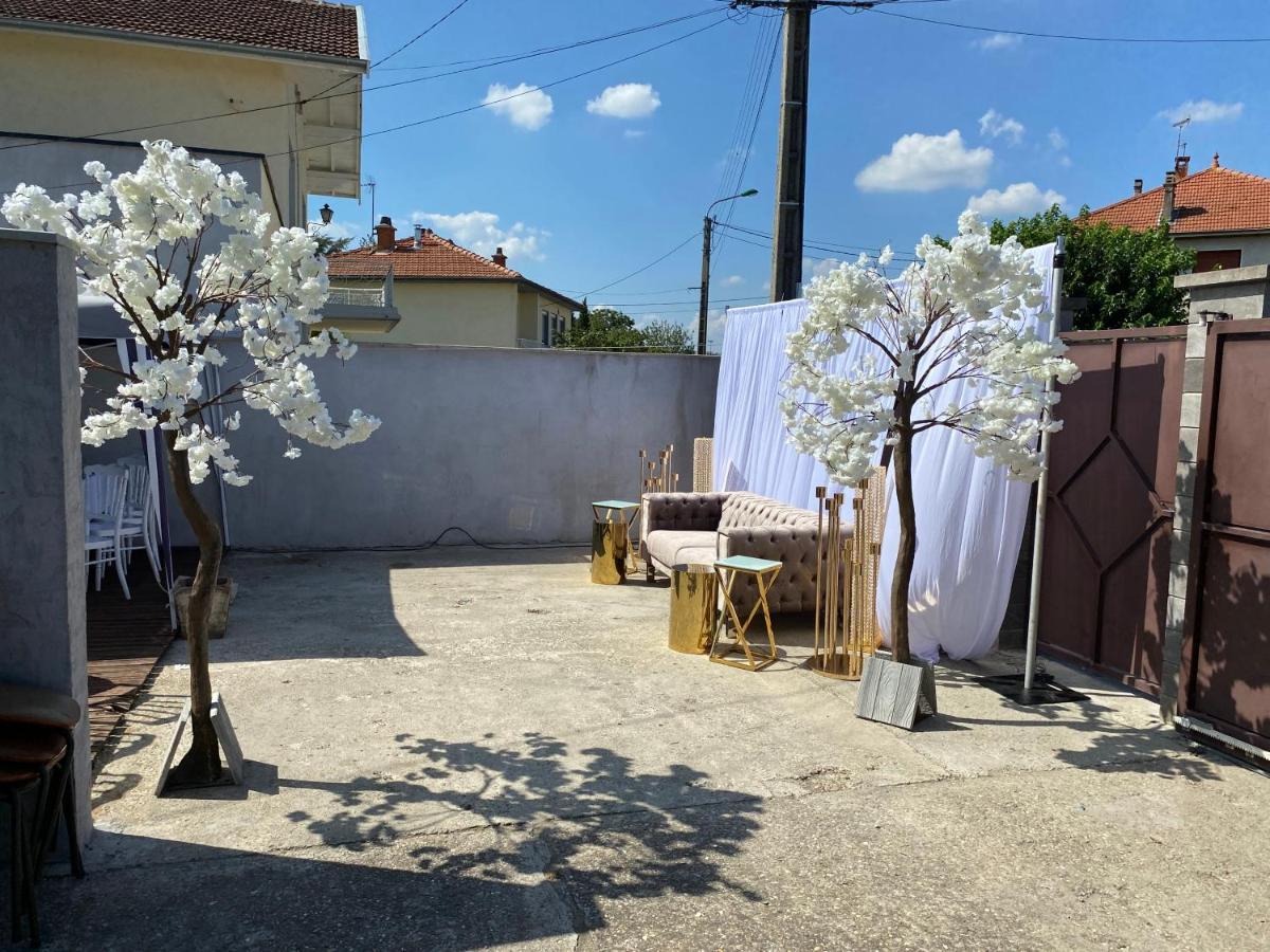 Pavillon Bon Enfant Daire Saint-Priest  Dış mekan fotoğraf